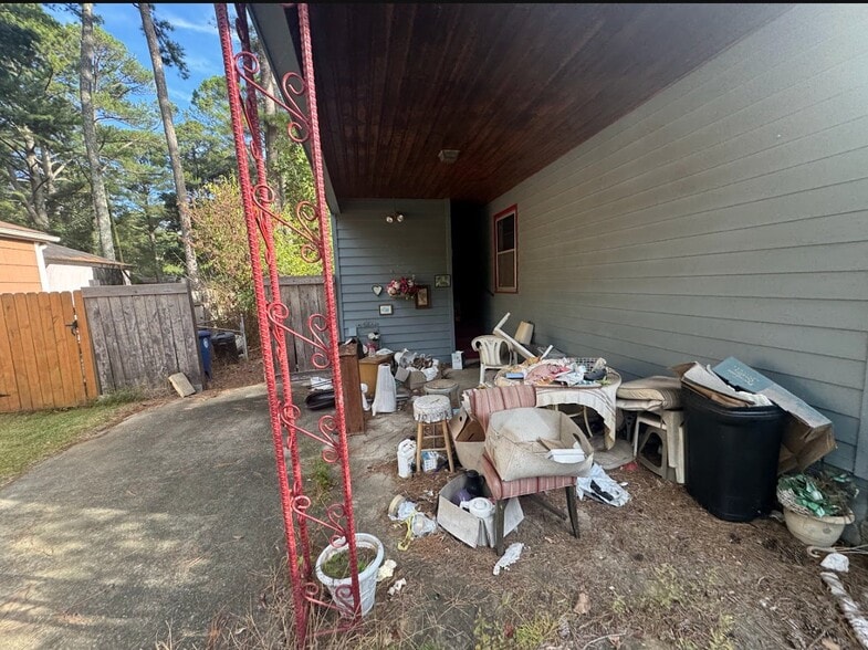Building Photo - 208 Carol Dr