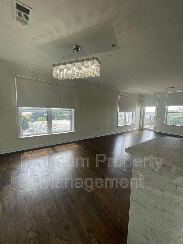 Building Photo - 3334 Peachtree Rd NE