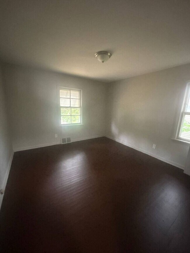 Building Photo - 16015 S Lotus Dr