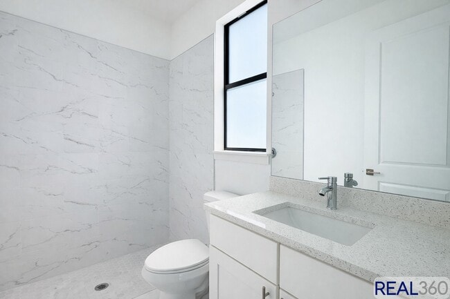 Building Photo - 966-968 Countess Ave