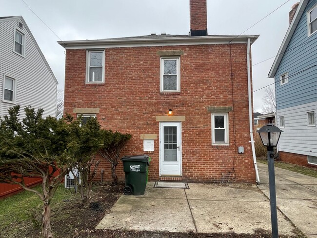 Building Photo - 52 Gould Ave