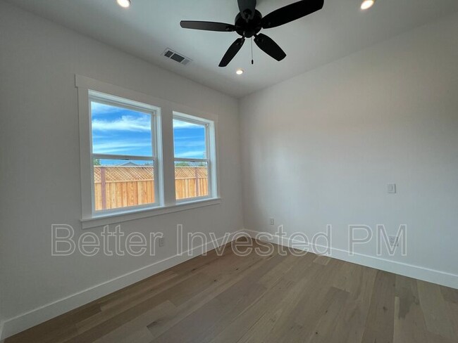 Building Photo - 4579 Lambert Dr