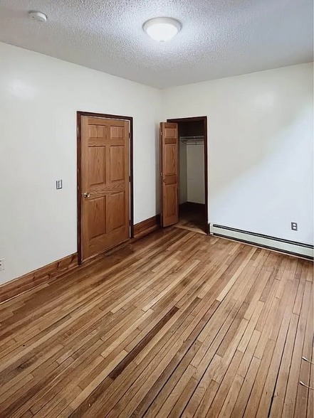 Building Photo - 962 6th St E