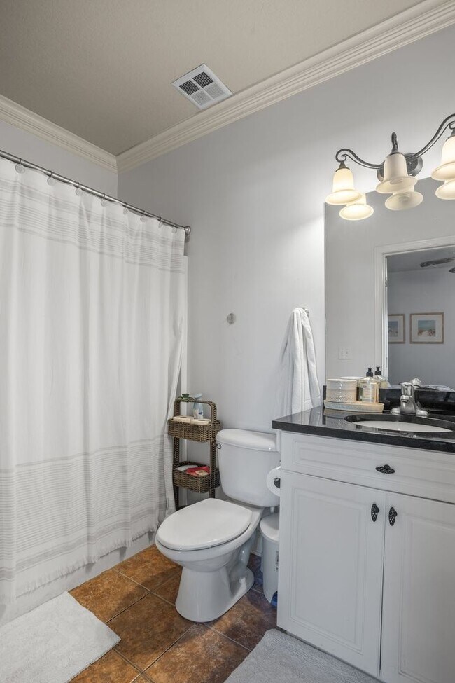 Building Photo - Plainsview Condo | 2 Bed 2 Bath