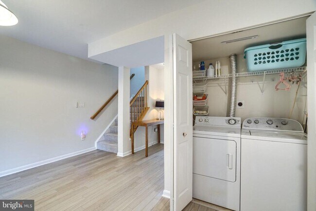 Building Photo - 7372 Ardglass Dr