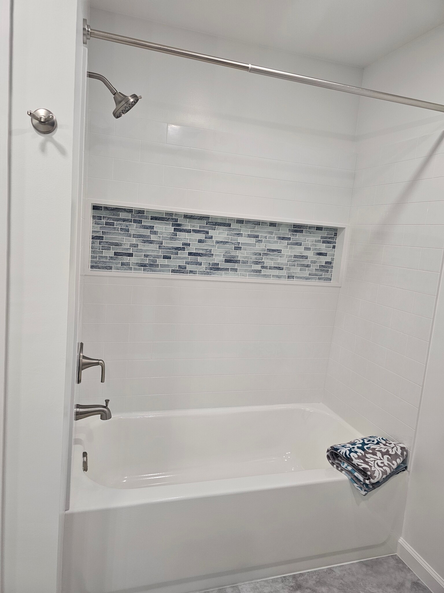 Main Bathroom - 3745 Morton Dr