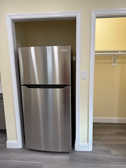 Building Photo - 1820 C St NE