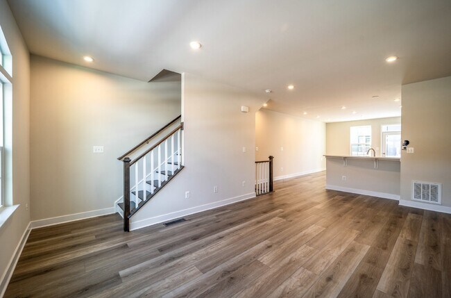 Building Photo - 14062 Sunrise Valley Dr