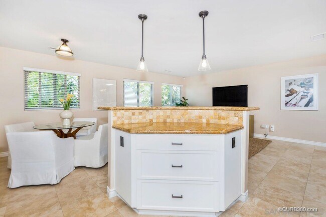 Building Photo - 7538 Draper Ave