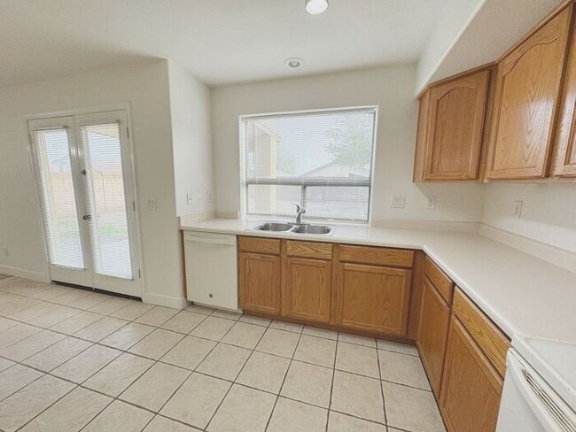 Building Photo - MOVE IN SPECIALS!! 15 DAYS RENT FREE!! Wonderful large, 4 br 2.5 ba family home in Johnson Ranch