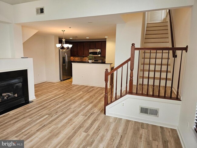 Building Photo - 922 Pine Forest Ln