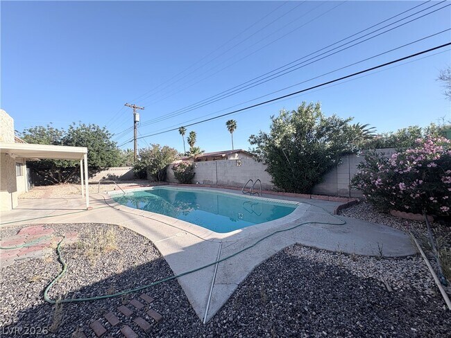 Building Photo - 1575 Cherokee Ln