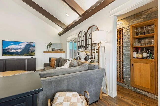 Building Photo - Luxury 5 Bedroom Home with Panoramic Views...