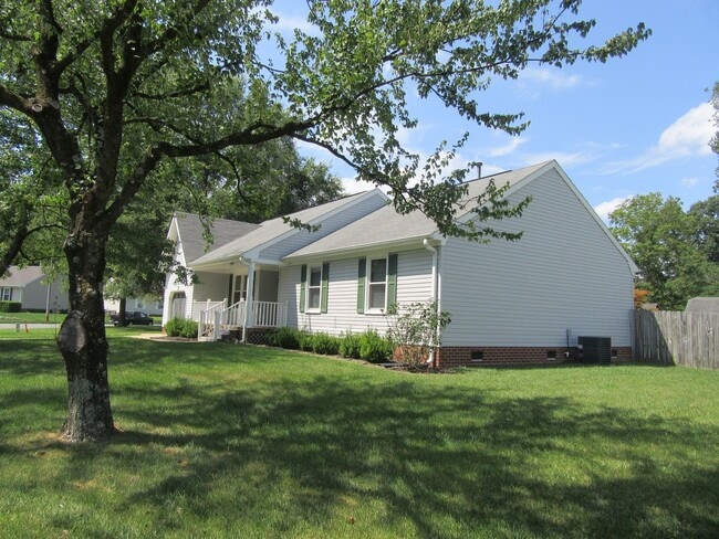Building Photo - Deep Creek