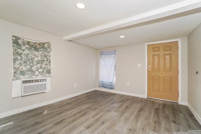 Building Photo - 1819 San Carlos St