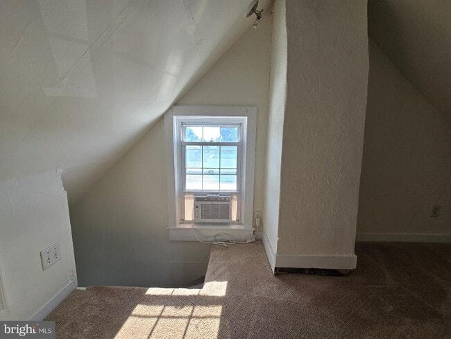 Building Photo - 76 Chestnut St