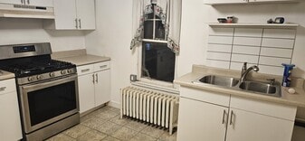 Building Photo - 10 Springdale St