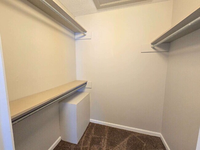 Building Photo - 746 Shelton Cir