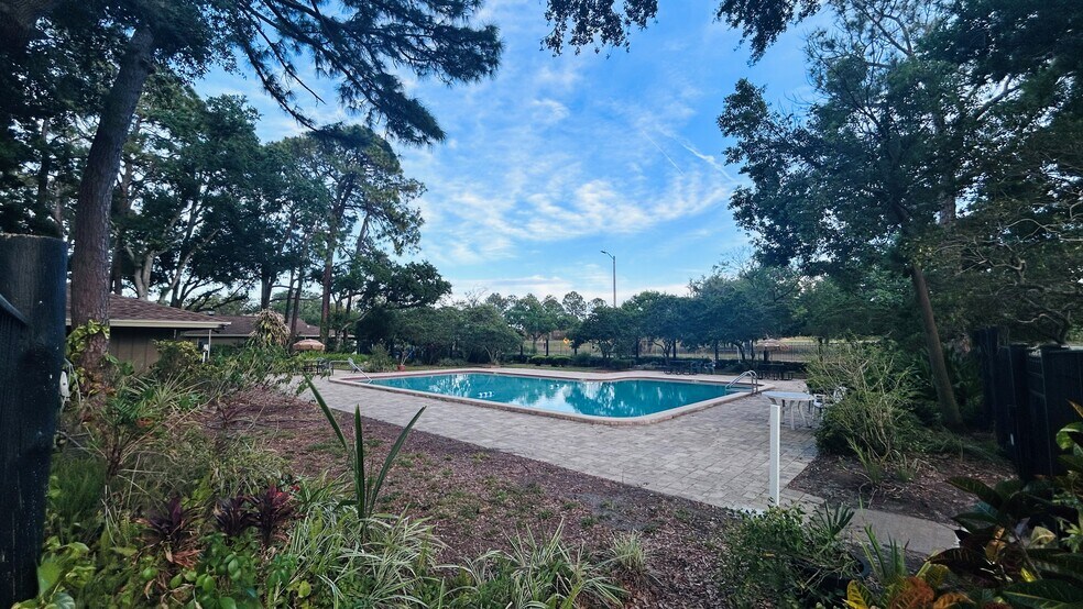 Building Photo - 6903 El Centro Ct