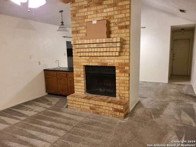 Building Photo - 620 Fern Meadow Dr