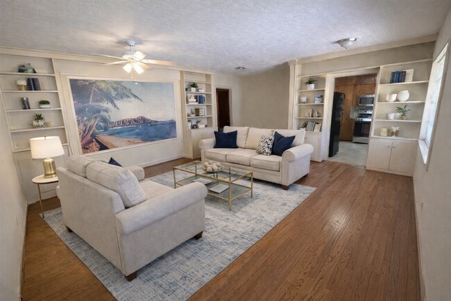 Building Photo - 903 Lamonte Ln