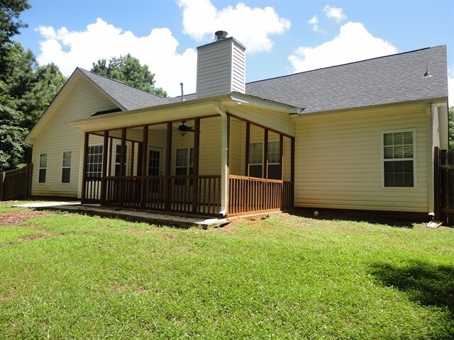 Building Photo - 142 Candle Ln