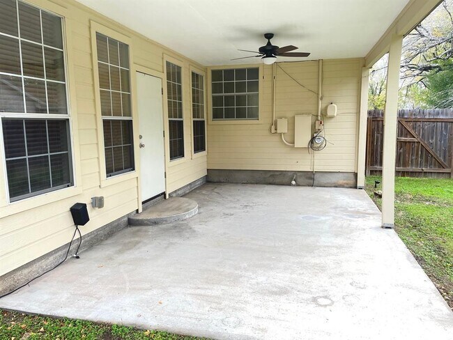 Building Photo - 13220 Villa Park Dr