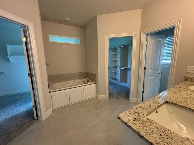 Building Photo - Brand New House!! Great Location!!