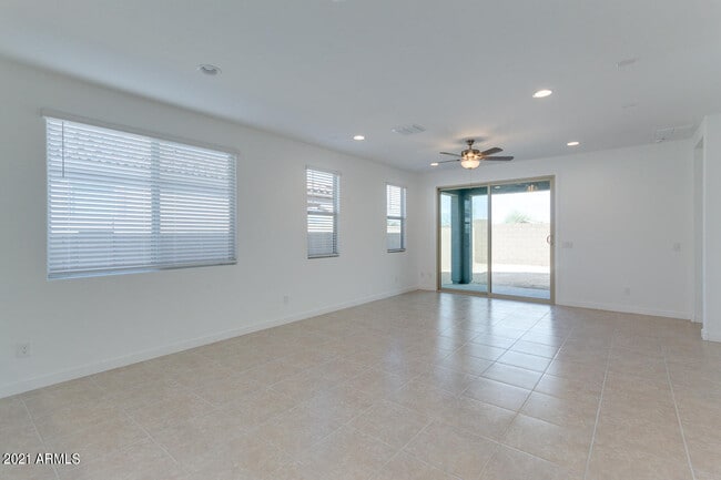 Building Photo - 1346 E Glass Ln