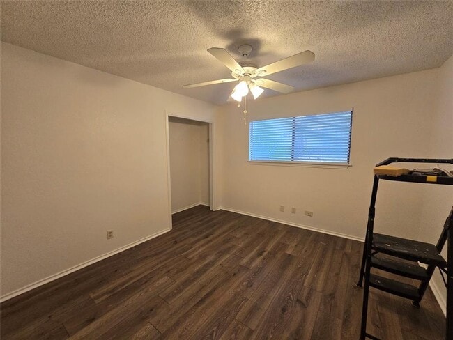 Building Photo - 9406 Kempler Dr