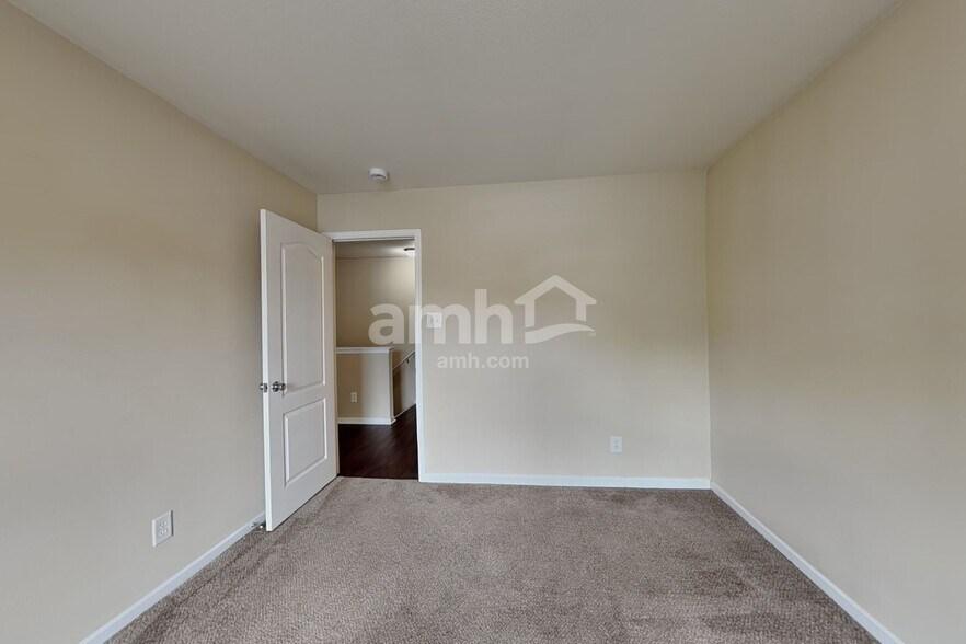 Building Photo - 1320 Perga Ct