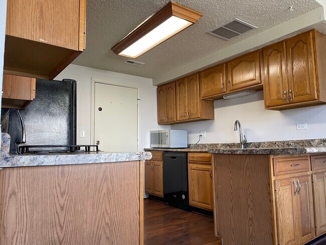 Building Photo - 1448 Merrimac Ln S