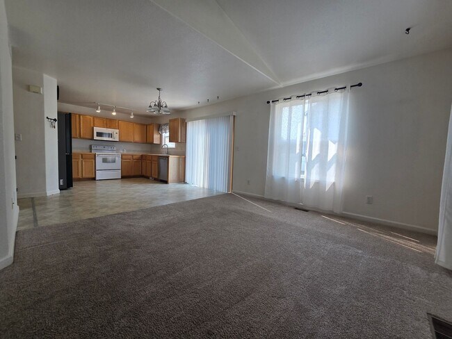 Building Photo - GREAT 3-BDRM, 3-BATH, 2-STORY + BMST. HOME AVAILABLE FOR IMMEDIATE OCCUPANCY IN GRAPEVINE!