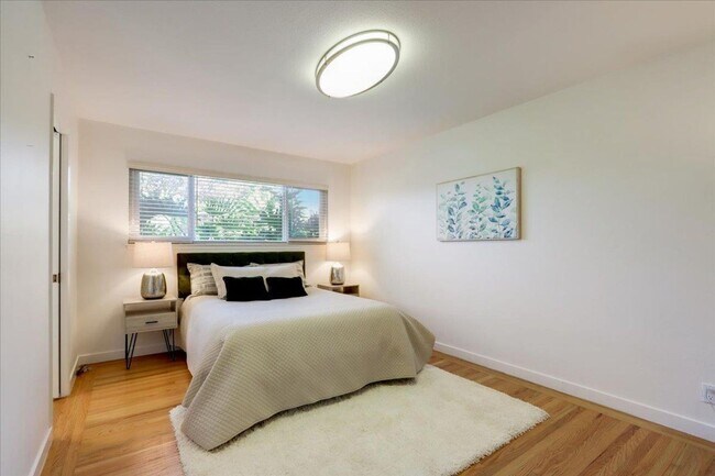 Building Photo - 4 Bedroom Home in Strawberry Park Stunner