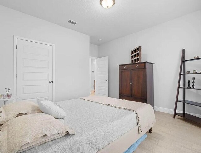Building Photo - 382 Lightning Bug Ln