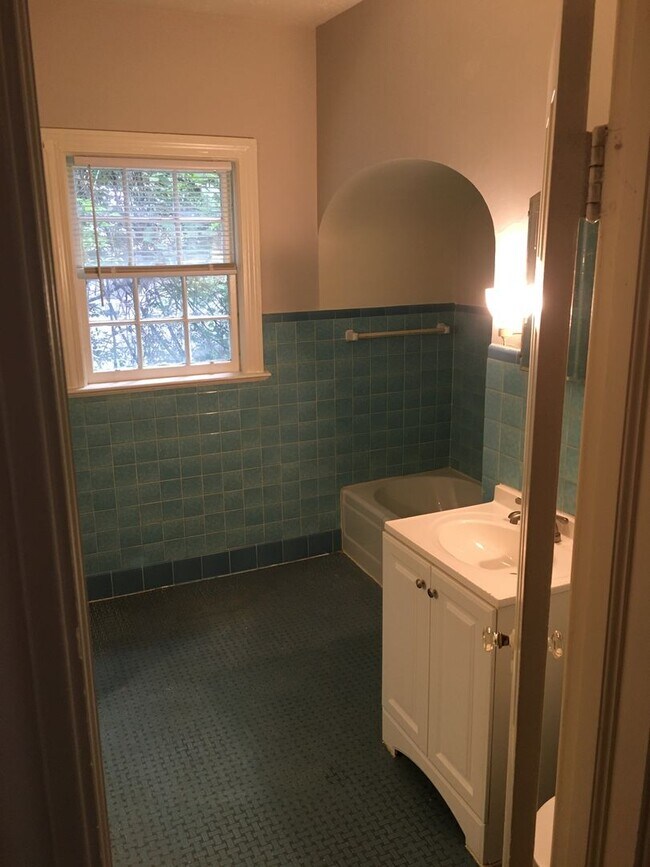 Building Photo - 1143 A&amp;B N Broad St.