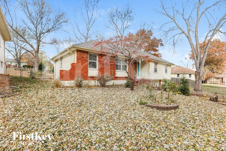 Building Photo - 9000 N Grand Ave