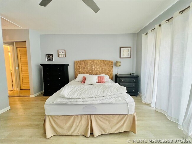 Building Photo - 11000 S Ocean Dr