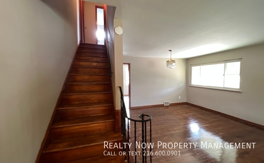 Building Photo - 3322 Milverton Rd