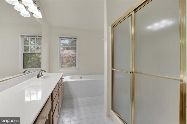 Building Photo - 2904 Oakton Crest Pl