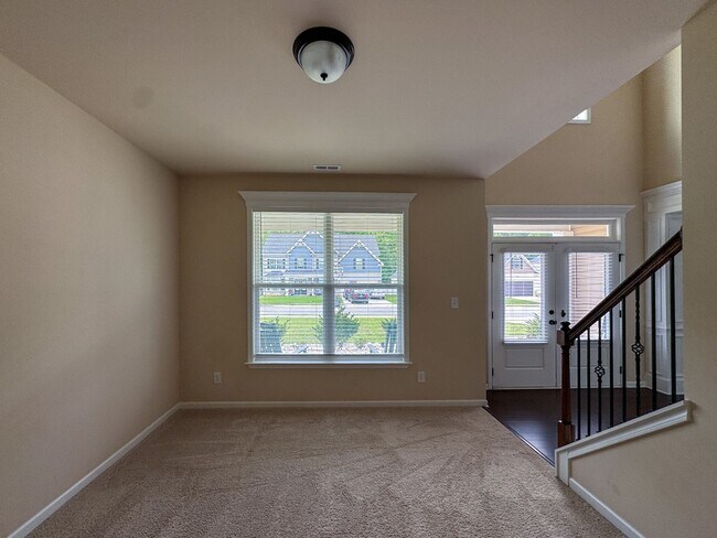 Building Photo - Stunning 5 Bed 4.5 Bath Fayetteville Home with Fenced Yard