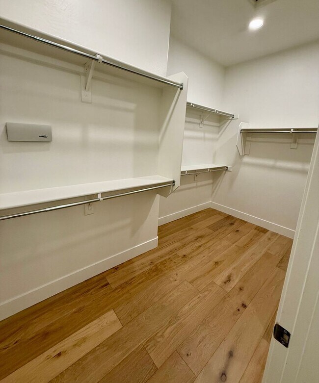 Building Photo - 1708 W Oberlin Way