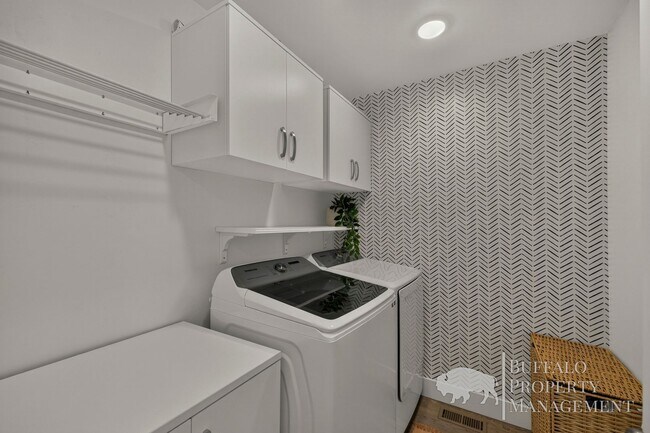 Building Photo - 1160 E Jaylee Dr