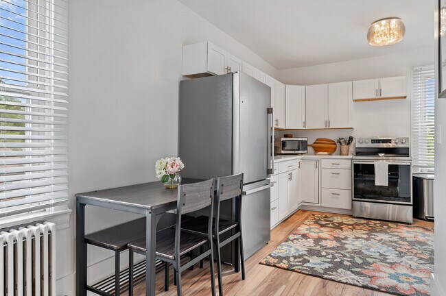 Building Photo - 215 Center Ave