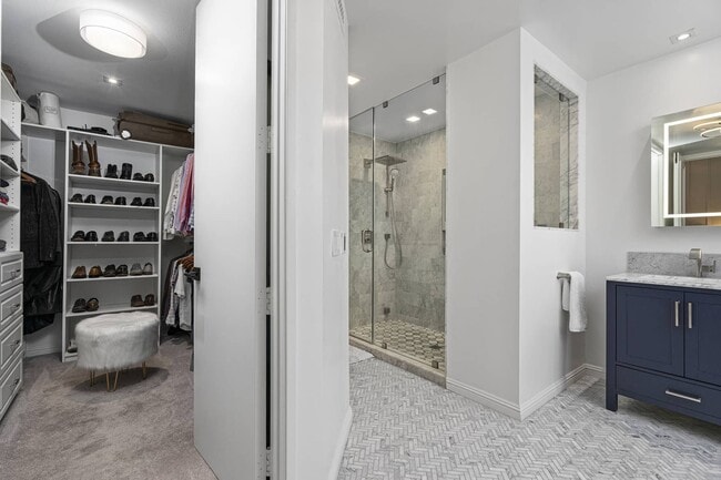 Building Photo - 2237 Century Hill