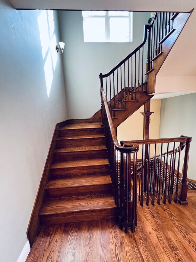 Building Photo - 3209 W Fairview Pl