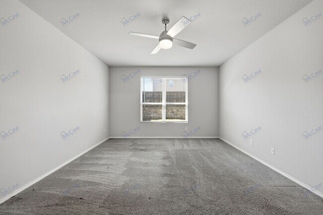 Building Photo - 8005 Gangway Dr