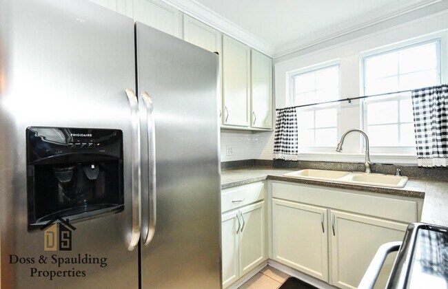 Building Photo - 409 Richardson Ave