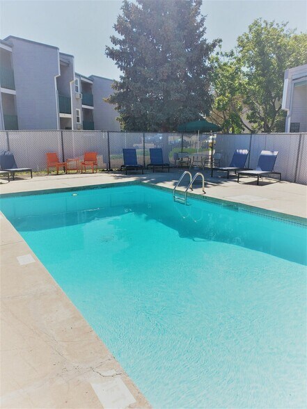 Pool - Lincoln Springs Apartments - Historical Access