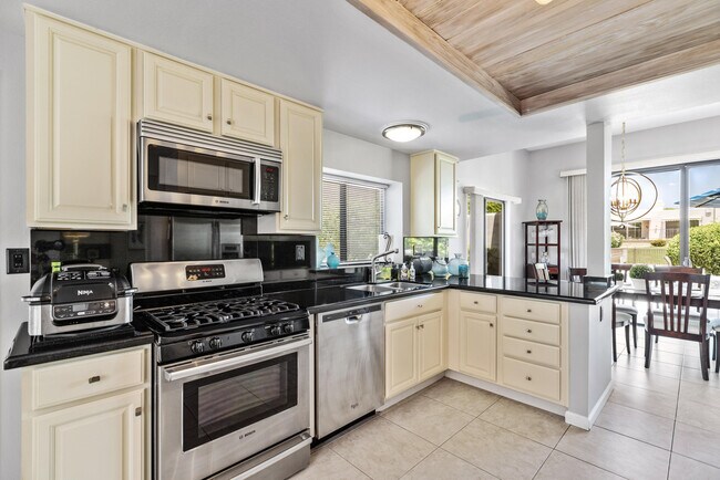 Building Photo - 48114 Cll Seranas